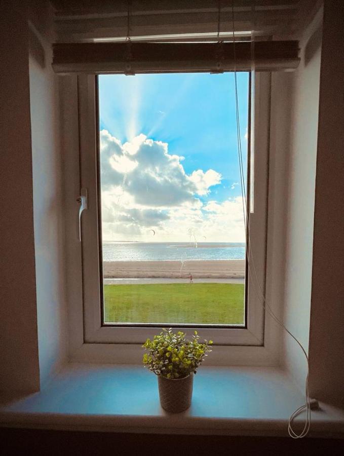 Sea View Apartment At The Beach! Llanelli Exterior foto